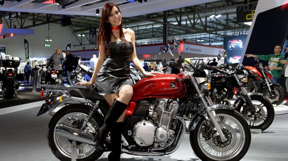 girls-eicma-2014--11-4.jpg