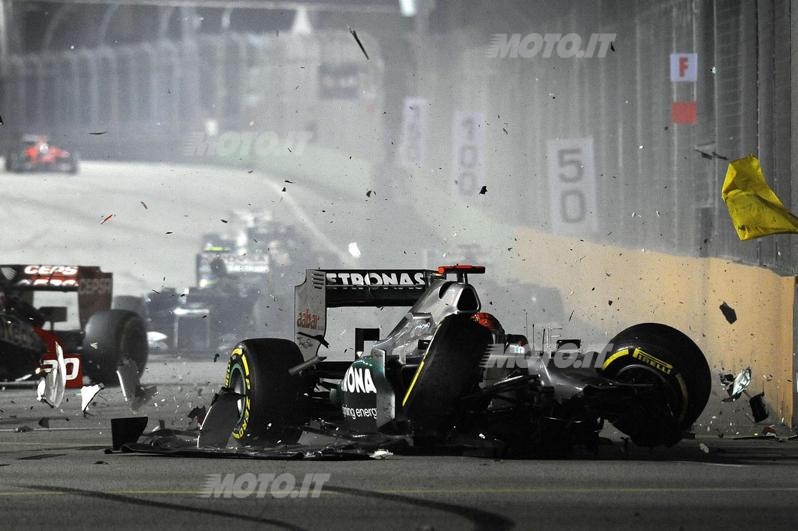 GP Singapore 2012 la foto sequenza dell'incidente di Schumacher
