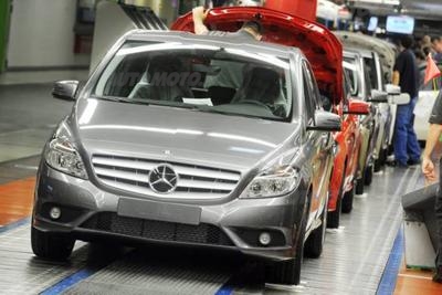 mercedes benz linea di montaggio